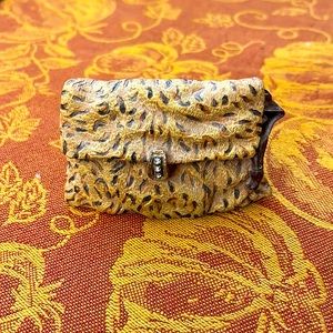 Collectible leopard pocketbook figurine